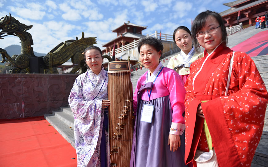 韩国大田中央国乐院林美玎院长与会员