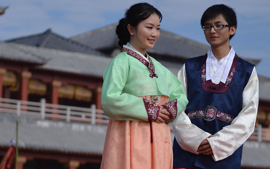 模特展示韩国传统服装